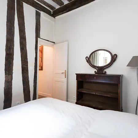Ile Saint-louis Apartment *